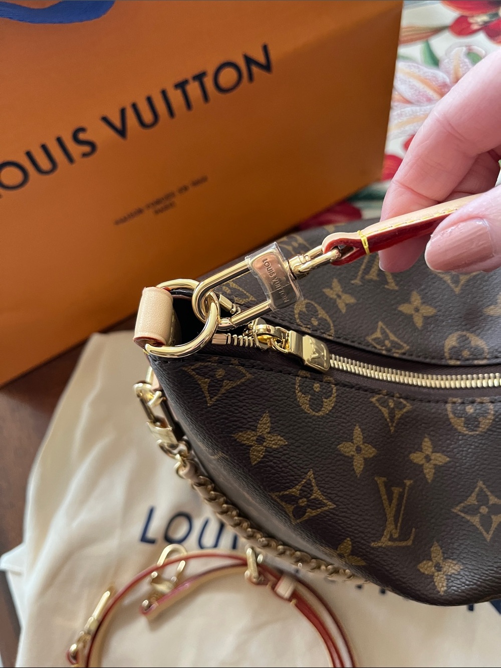 Louis Vuitton Monogram Canvas Multipass with Gold & leather Chain Detail - Picture 3 of 16